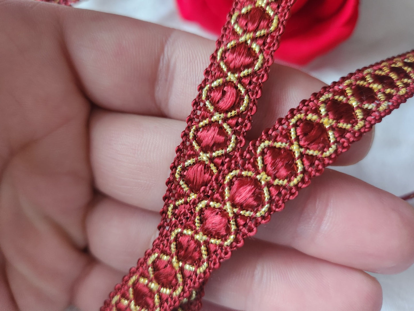 Galon vintage rouge/marron doré satiné 2 métres sur 1,3 cm A1