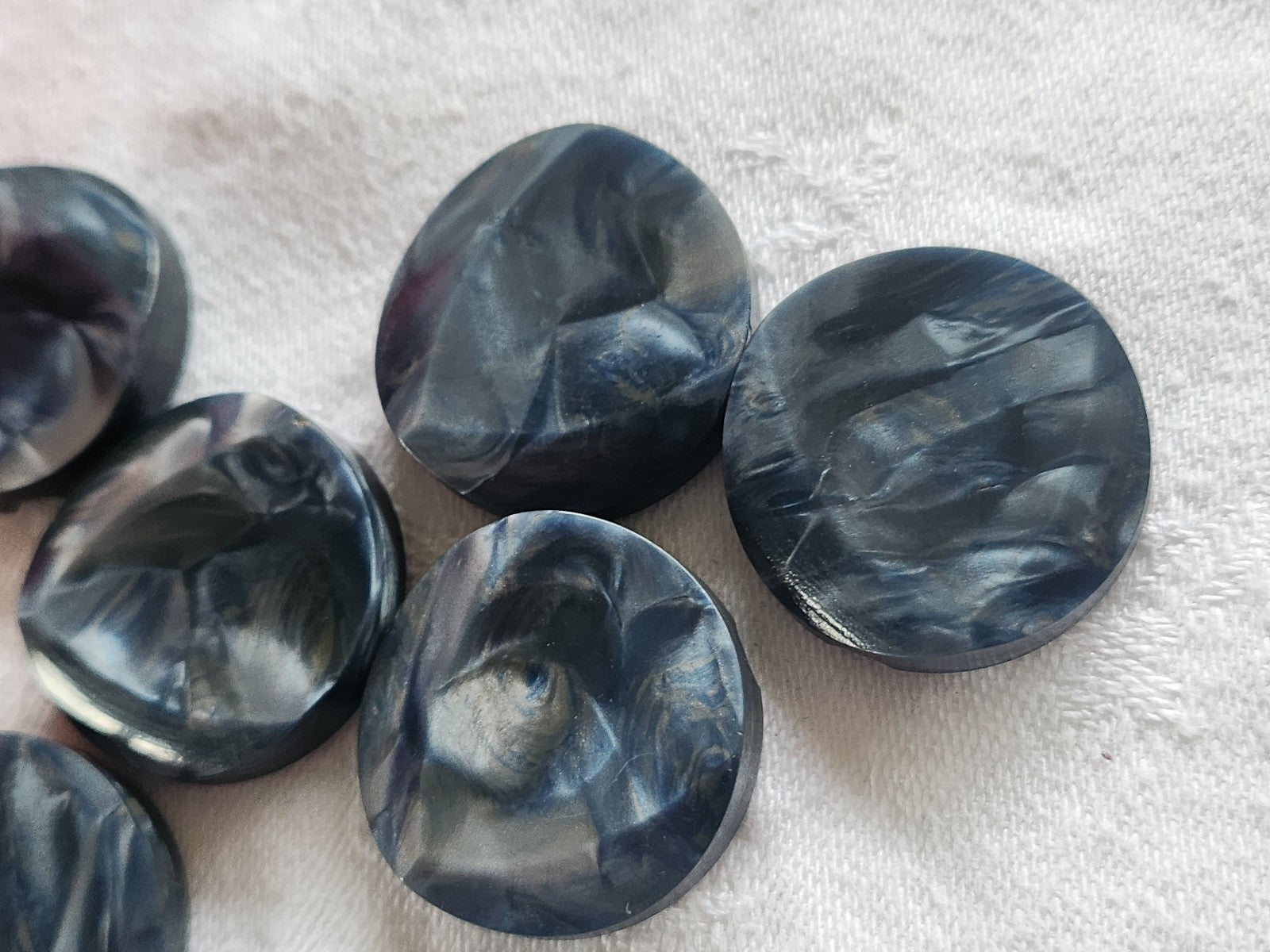 Lot 6 gros boutons vintage bleu moucheté pied plat épais 2,6 cm ref 2499