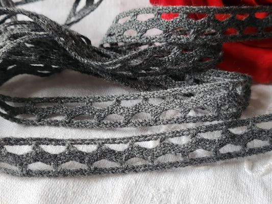 Dentelle / galon vintage gris entre deux 5 métres sur 1,3 cm A2
