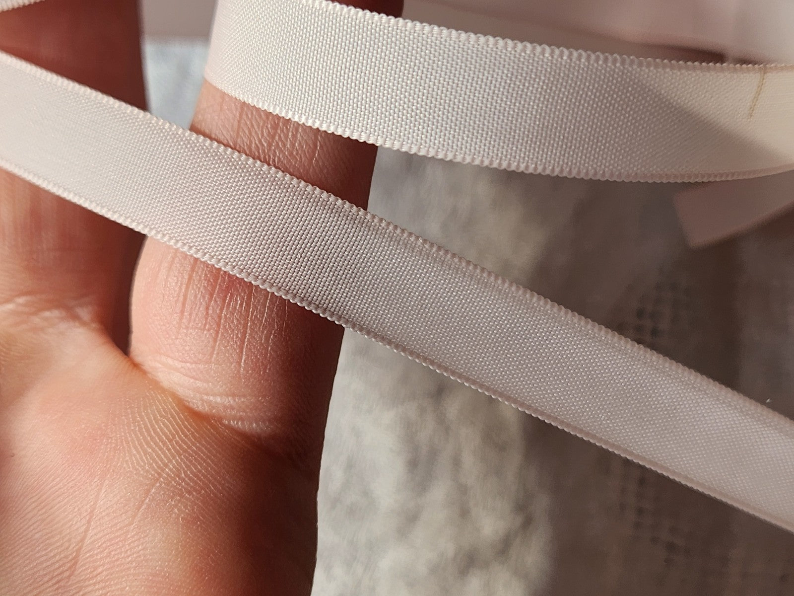Ruban fin ancien nylon rose 10 mètres sur 1 cm modiste mercerie B5 n°15