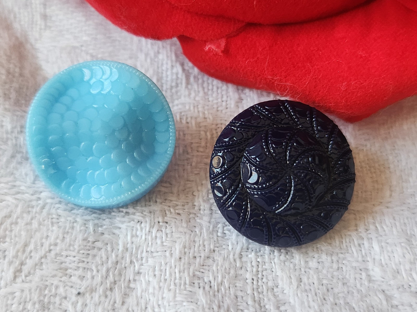 Duo boutons anciens en verre bleu collection  1,7 cm D17P