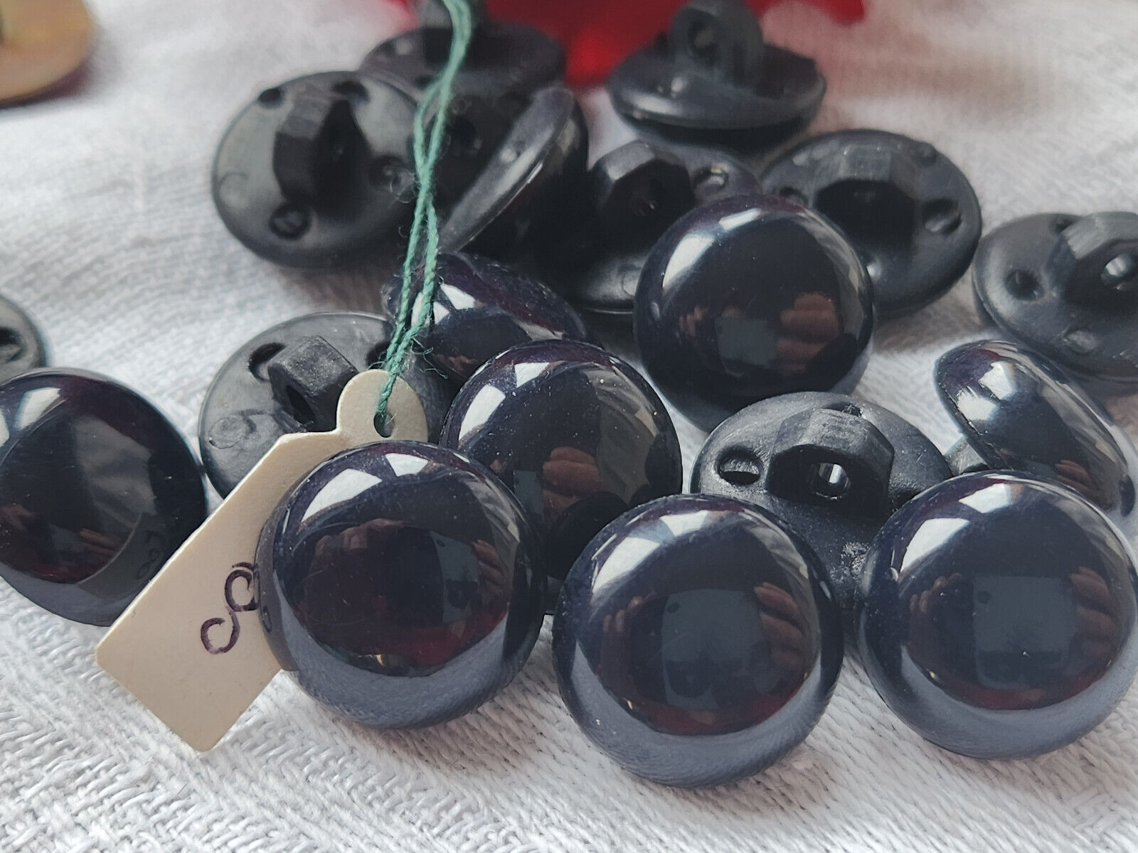 Lot 18 boutons vintage bleu quasi noir bombé pied 1,4 cm ref 6037