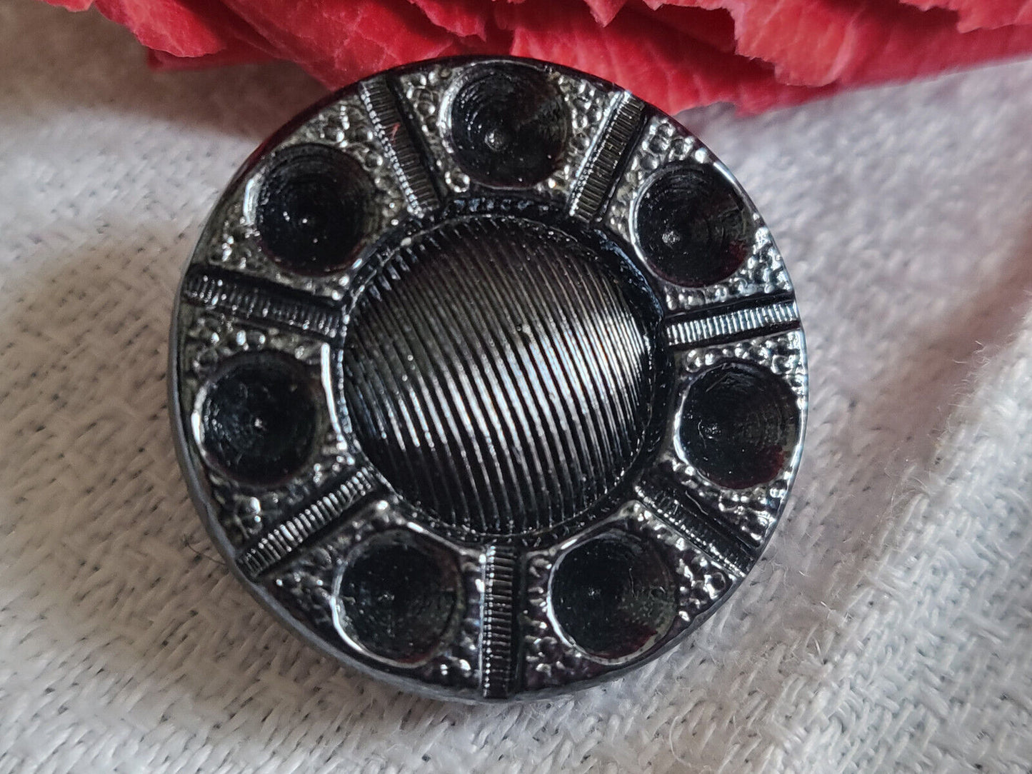 Gros bouton ancien en verre gris anthracite  diamètre 2,2 cm ref 2765