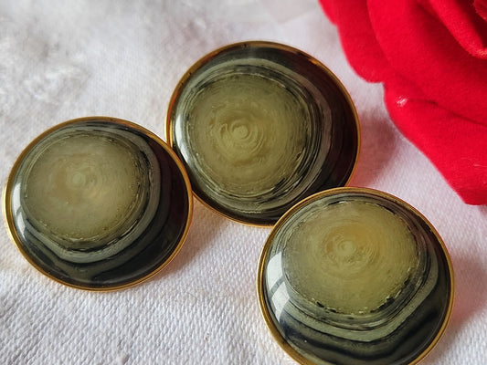Trio gros  boutons vintage  metal coeur veiné vert  3,2 et 2,7 cm ref 1828