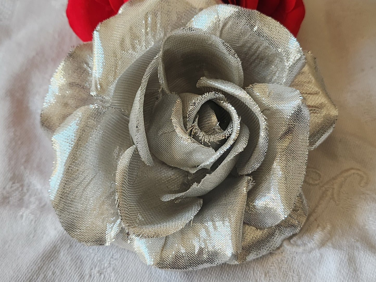 Grosse fleur ancienne argentée sur broche chapeau 9,5 cm T0-21