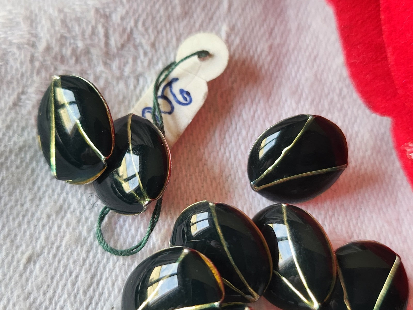 Lot 9 petits boutons en métal vert trés foncé ovale   1,2 sur 1 cm ref 3021