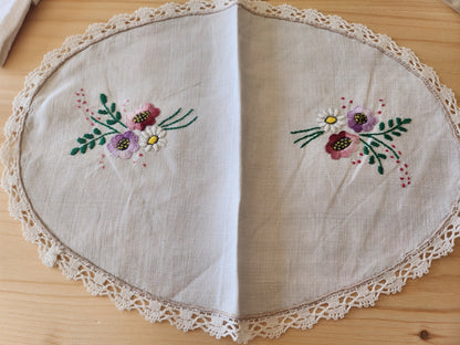 Napperon ancien lin légèrement gris  broderie fleur  23 Sur 33 cm B7