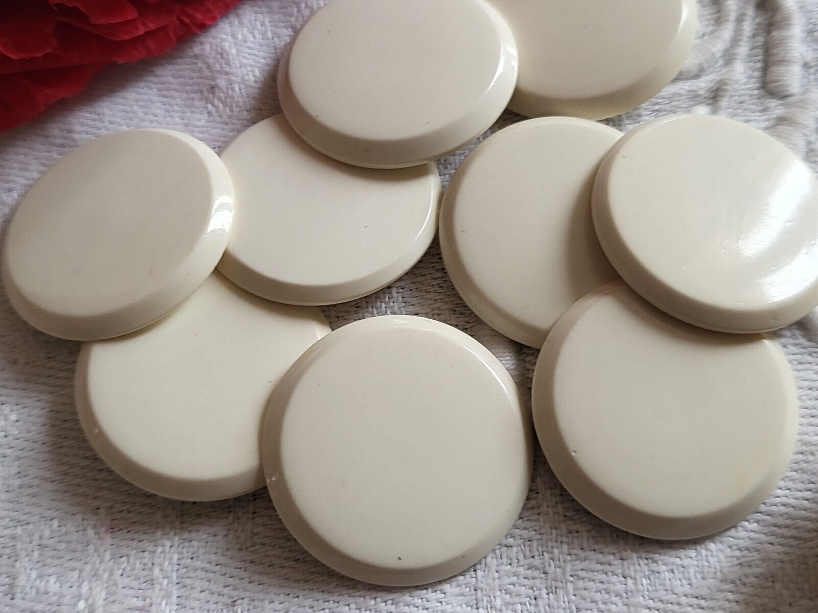 Lot 8 boutons vintage crème à pied plat rebord  2,2 cm ref 2548