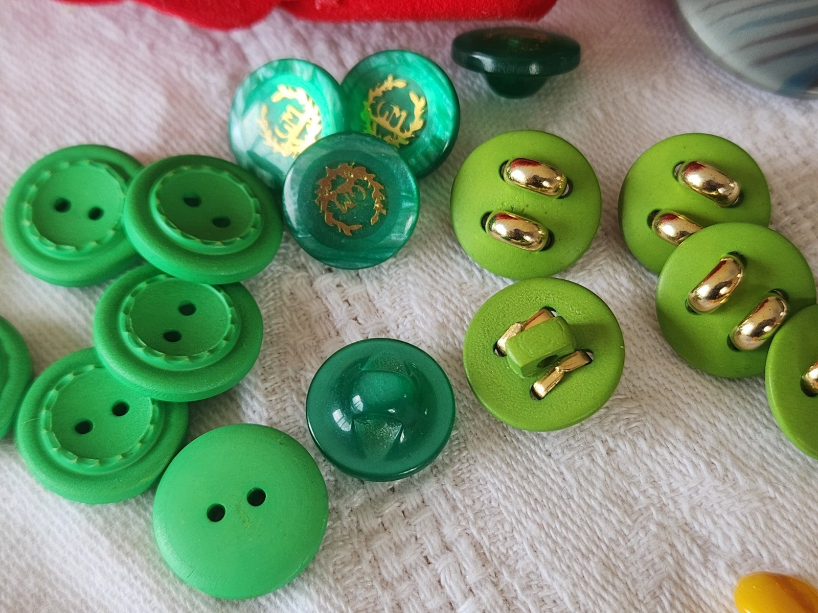 Lot 17 boutons vintage vert 3 séries 1,3 et 1,4 cm  ref 6402