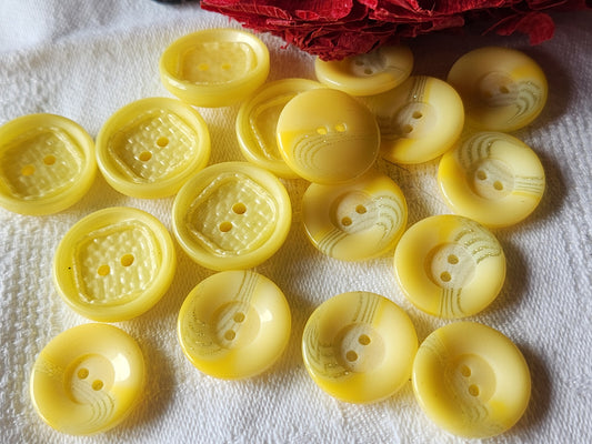 Lot 17 boutons vintage jaune 2 series 2 cm et 1,8 cm ref 3396