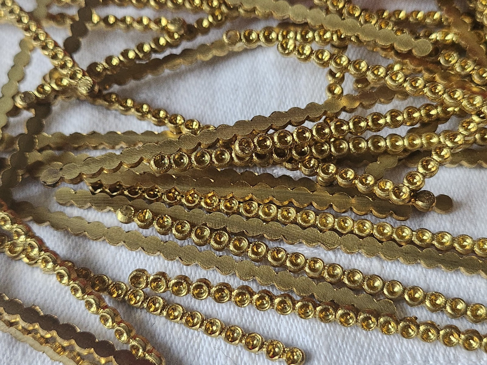 Lot 50 anciens ornement en métal  long étroit  à strasser vers 1950 création