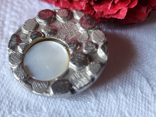 bouton ancien metal argenté gros coeur en nacre 2,5 cm ref 6140
