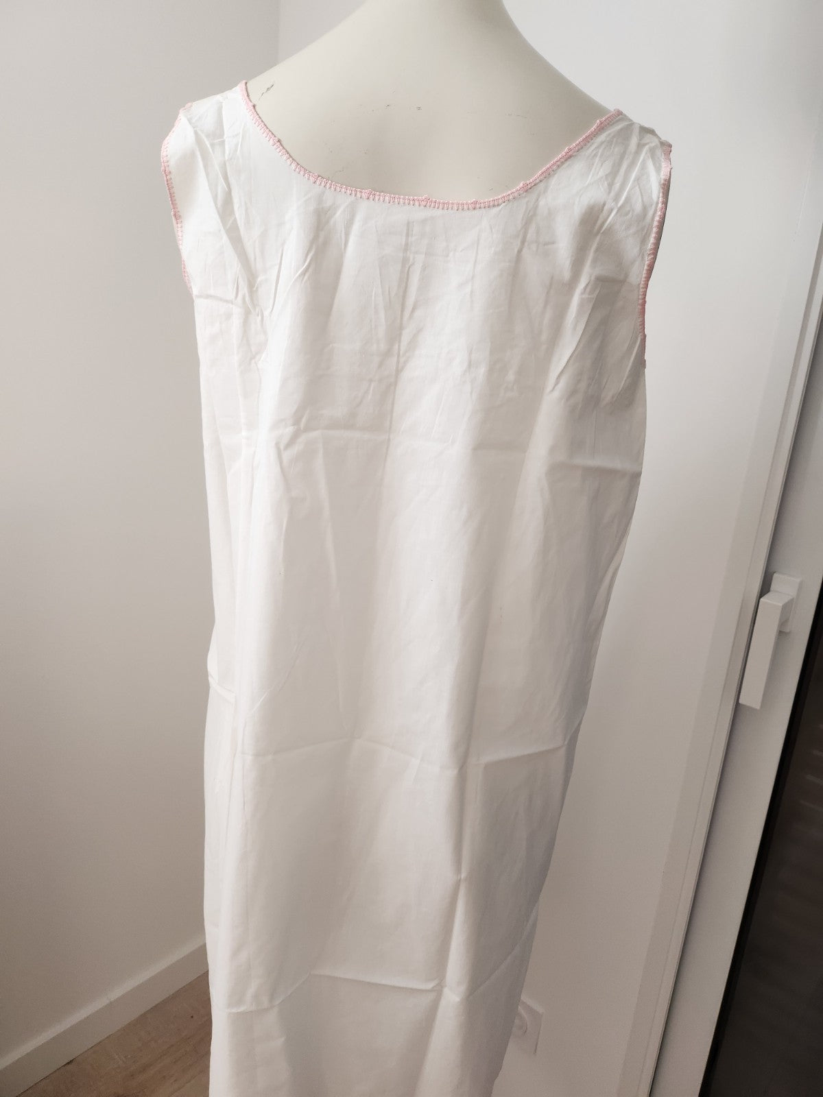 Chemise de nuit ancienne monogramme AD rose broderie B8