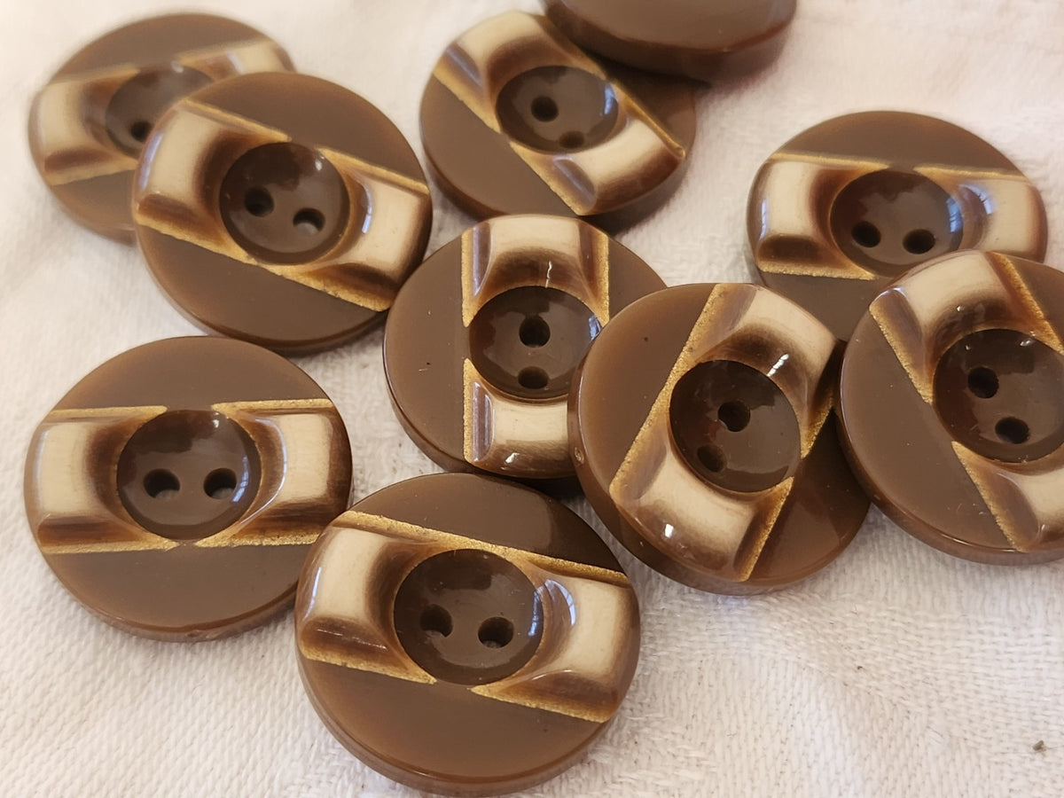 Lot 10 boutons vintage marron coeur en relief doré 2,2 cm trous ref 6090