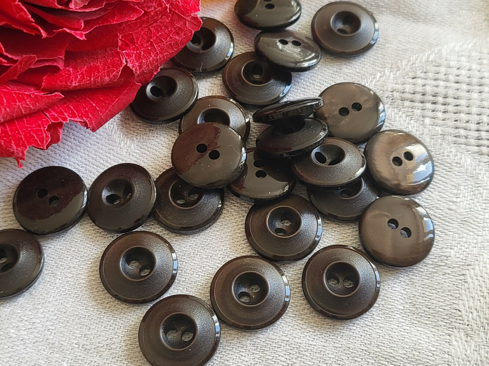 Lot 24 petits boutons vintage marron deux trous layette 1,2 cm ref 5270