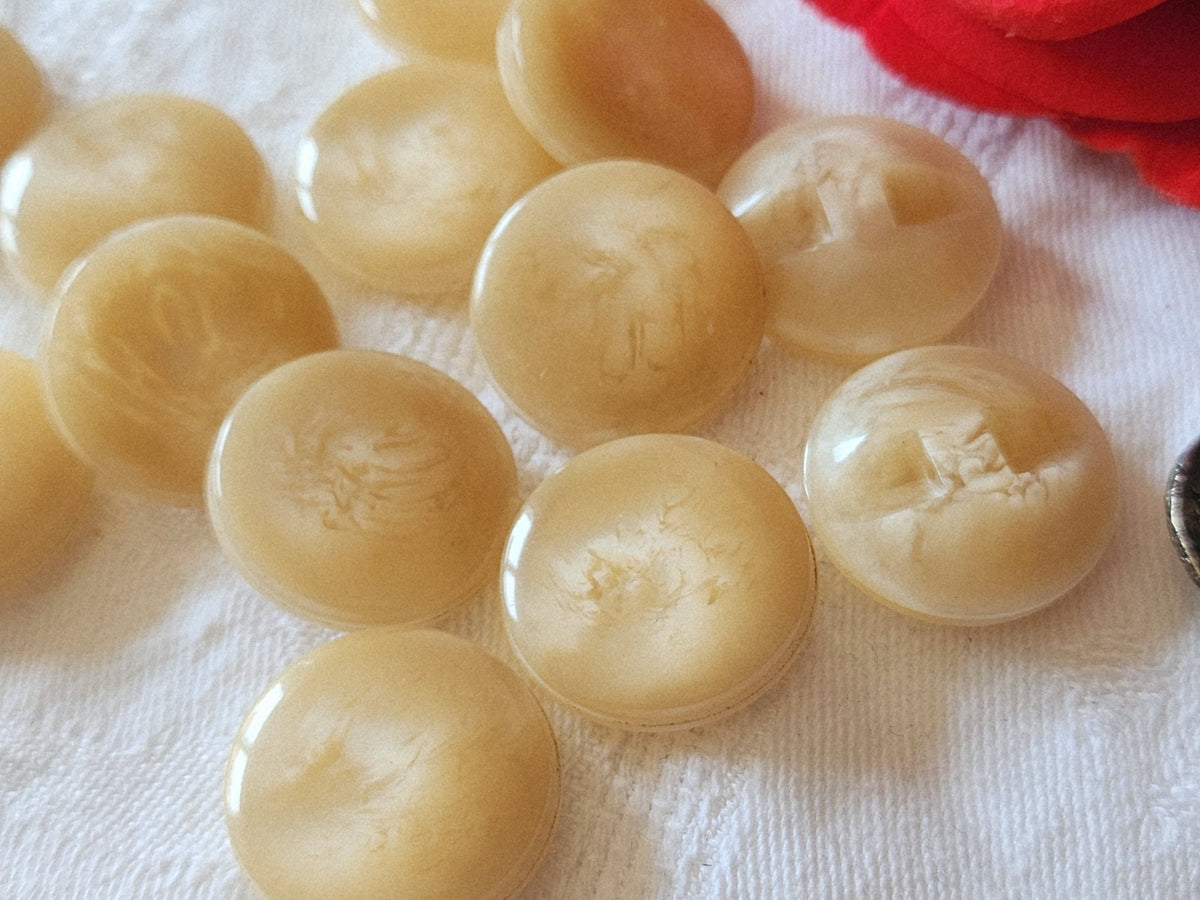 lot 6 boutons vintage camaïeu beige à pied 2,2 cm ref 6058