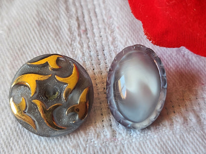 Duo boutons vintage en verre  gris  1,8 et 1,2 sur 1,8 cm D11F