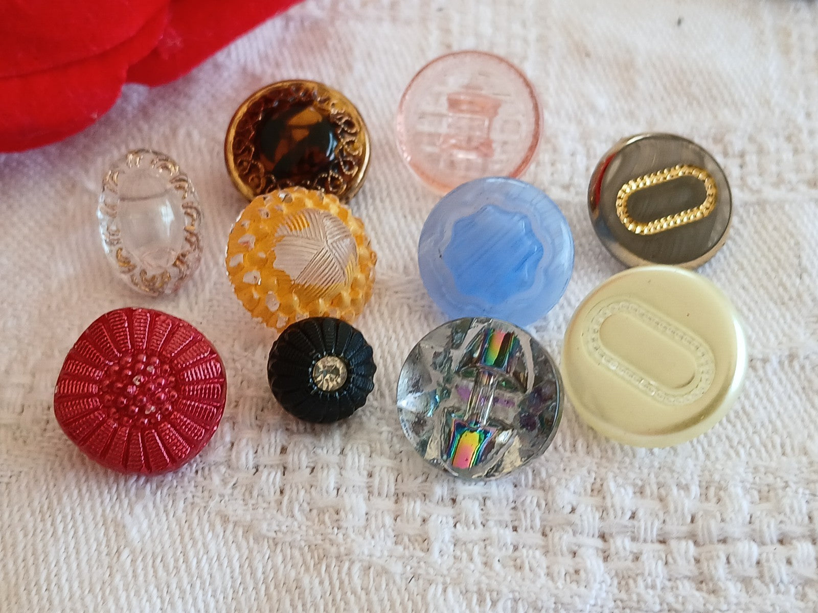 Lot 10 boutons anciens en verre multicolore  panaché 0,8  à 1,5 cm ref 6466