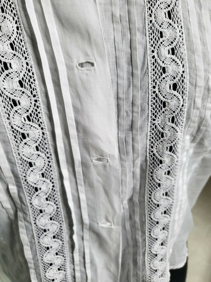 Chemisier vintage très fin dentelle plis religieux taille 38? B1