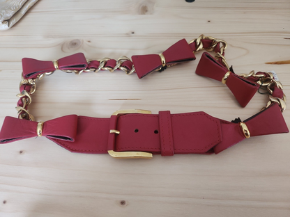 Ceinture ancienne vintage cuir rouge noeud métal doré  superbe