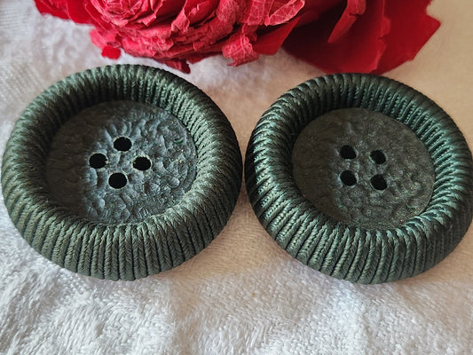 Duo énormes boutons anciens passementerie vert trous 3,8 cm ref 3080
