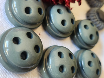 Lot 6 gros boutons vintage gris pied haut travaillé 2,6 cm ref 5002