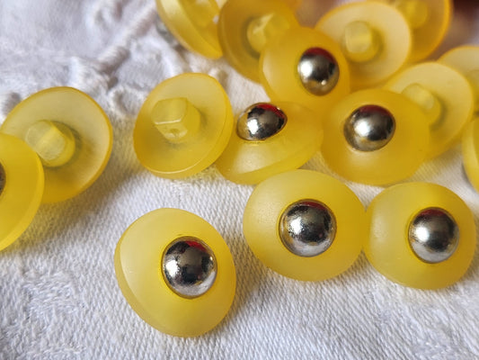 Lot 11 boutons vintage jaune doré kitch pied 1,5 sur 1,7  cm ref 2240