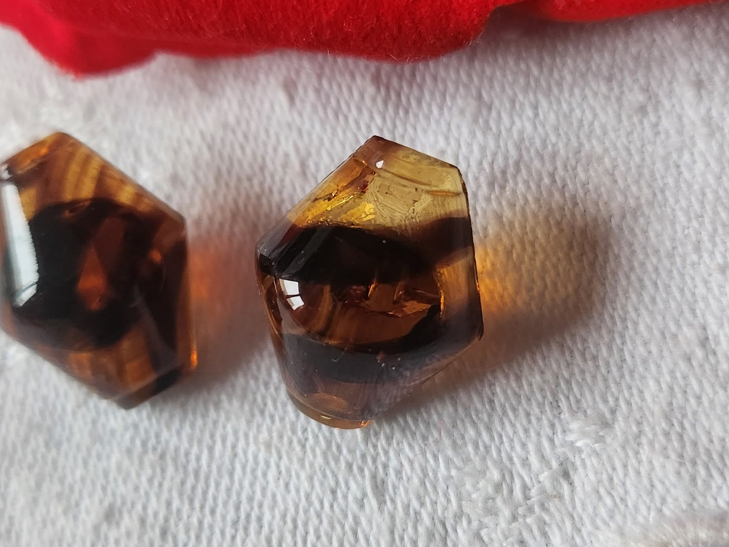 Duo boutons anciens en verre berlingot marron ecaille  1,4 sur 1,8 cm D9H