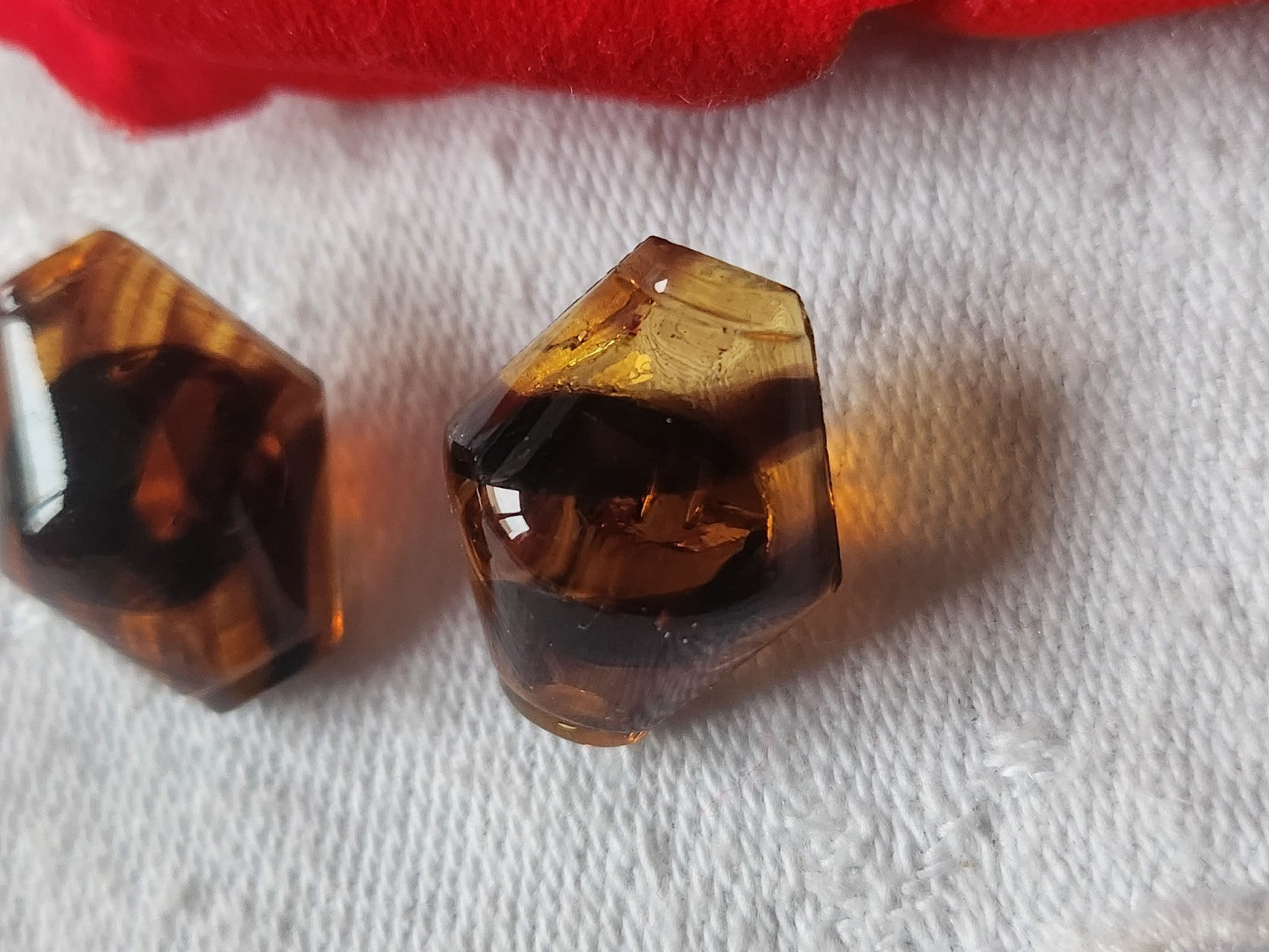 Duo boutons anciens en verre berlingot marron ecaille  1,4 sur 1,8 cm D9H