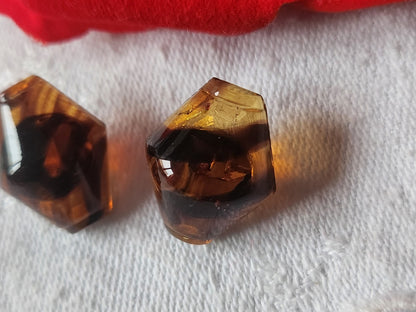 Duo boutons anciens en verre berlingot marron ecaille  1,4 sur 1,8 cm D9H