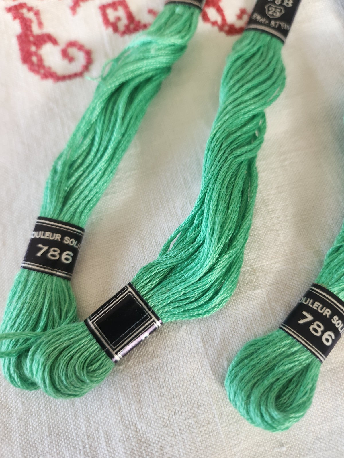 Lot 3 échevettes anciennes fil à broder cartier bresson 8 mètres vert 786 T9