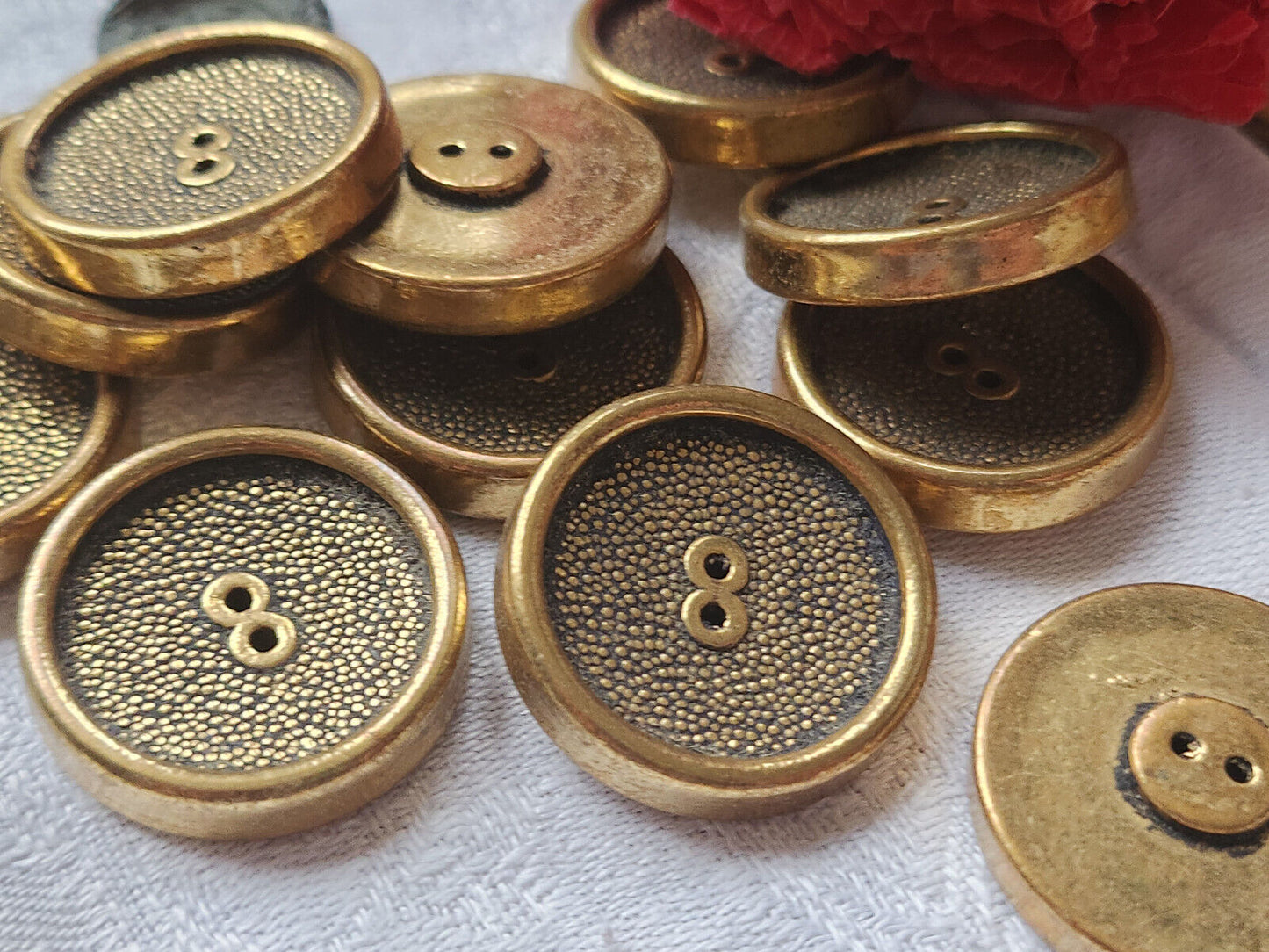 Lot 5 gros et lourds botuons en alliage doré vintage trous 2,7 cm ref 4939