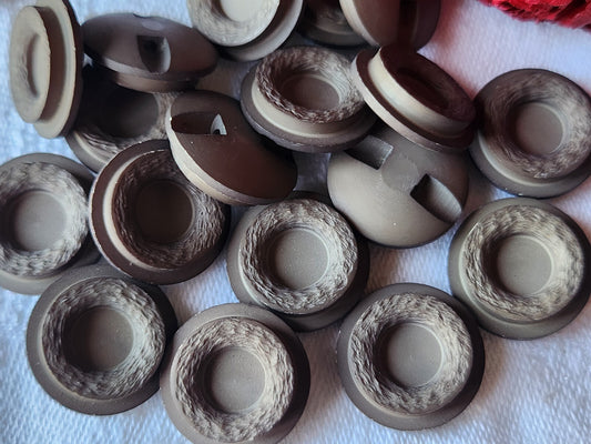 Lot 12 boutons vintage marron mat mtif relief pied plat  1,7 cm ref 413