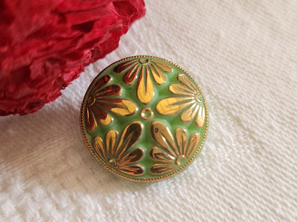 Bouton vintage en verre motif doré  vert relief 1,7 cm G16C