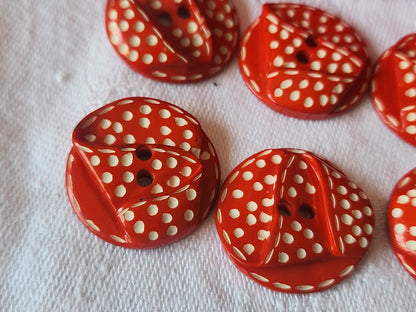 Lot  6 boutons anciens rouge effet plié blanc 2,2 cm ref 1451
