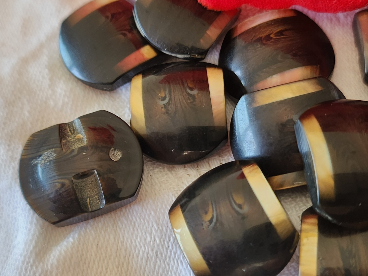 Lot 6 boutons vintage marron lumineux 1,5 cm sur 2 cm ref 3843
