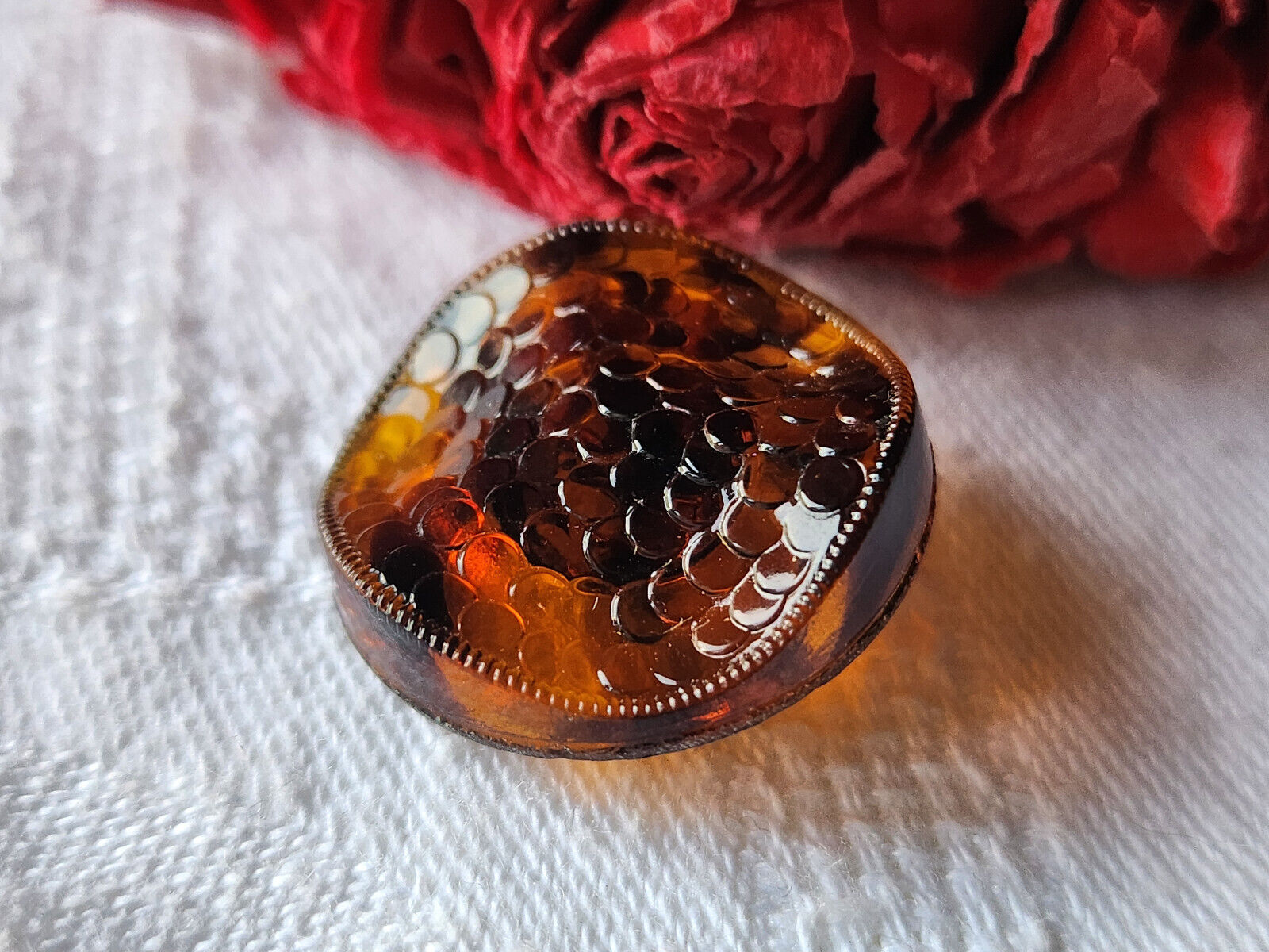 Bouton ancien en verre marron effet ecaille pied 2,2 cm D11D