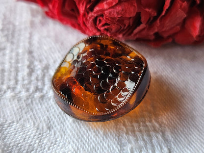 Bouton ancien en verre marron effet ecaille pied 2,2 cm D11D