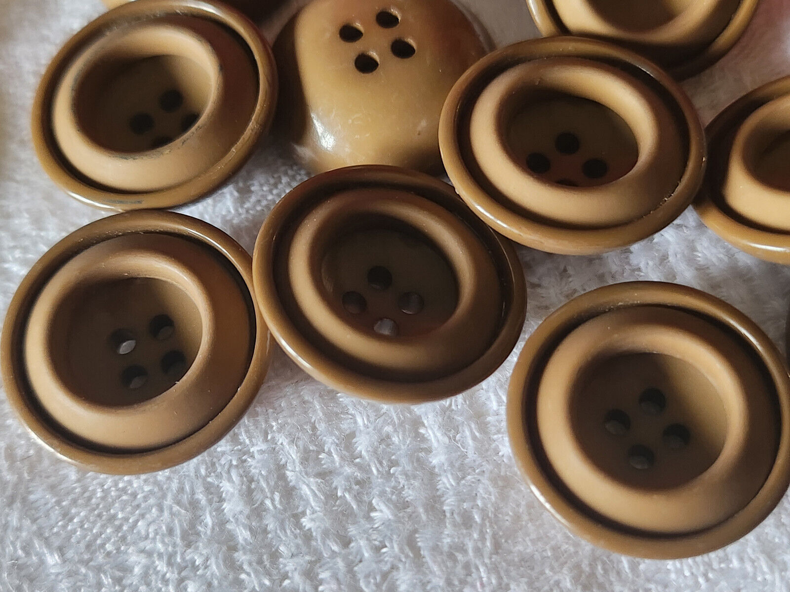 Lot 10 boutons vintage marron haut à trous 2,2 cm ref 5148