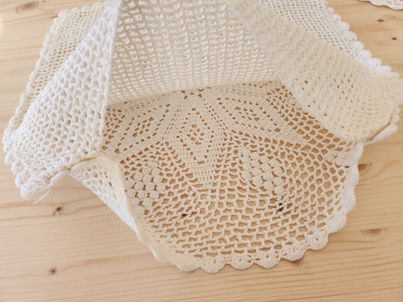 Lot deux anciennes taies d'oreillers main crème crochet superbes B6
