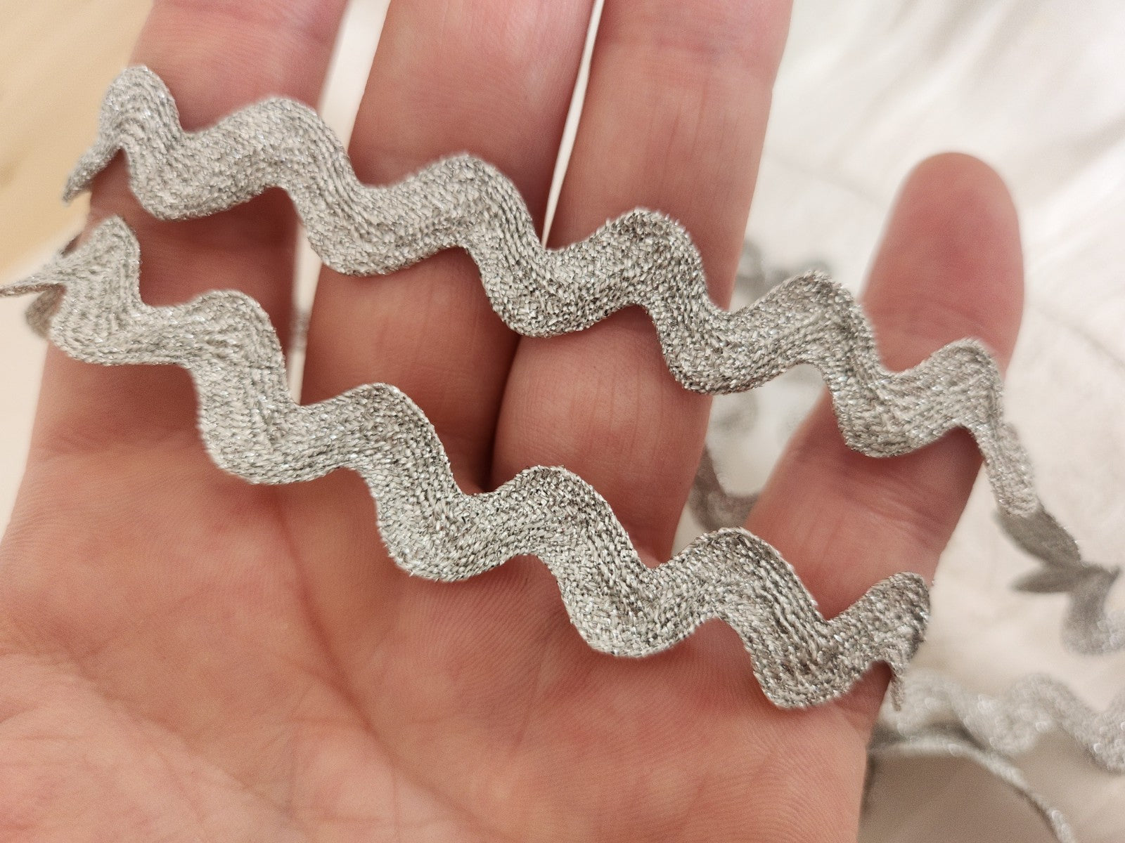 Serpentine ancienne dentelle galon argenté 3 mètres A2