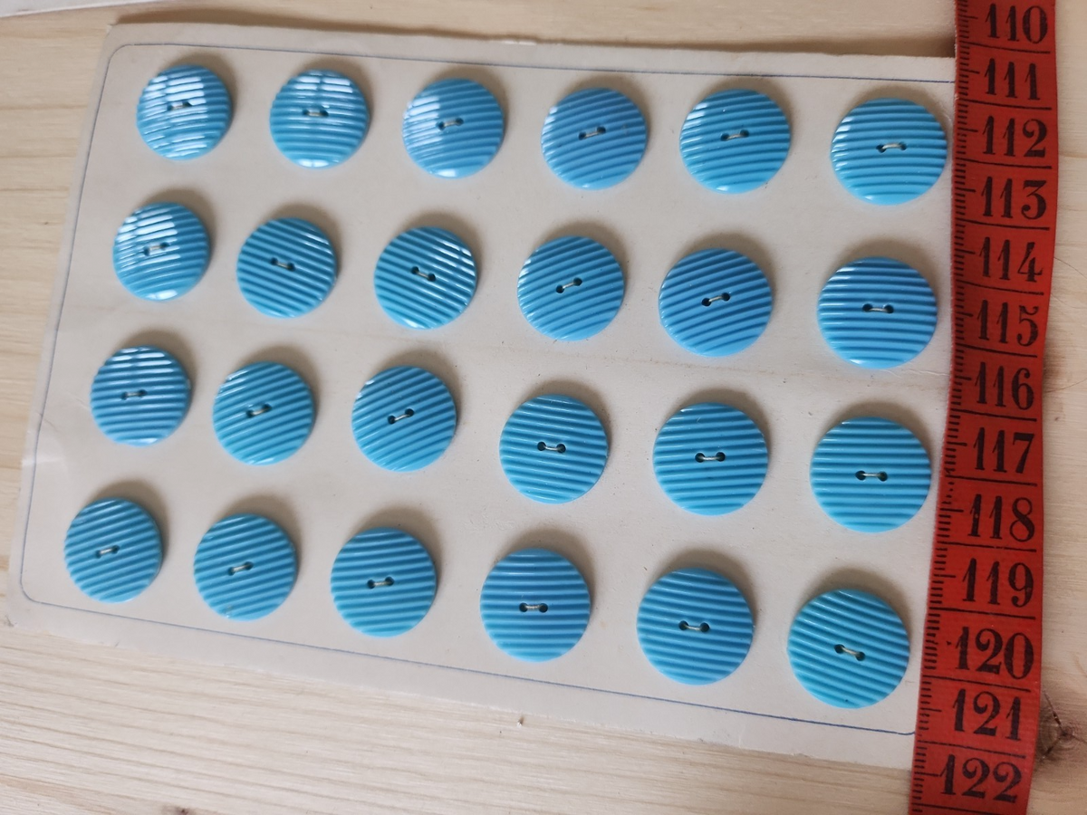 Lot 10 plaques de boutons anciens complétes n°1