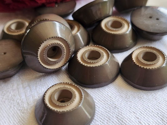 Lot 6 boutons vintage  marron bicolore haut 2,2 cm ref 1402