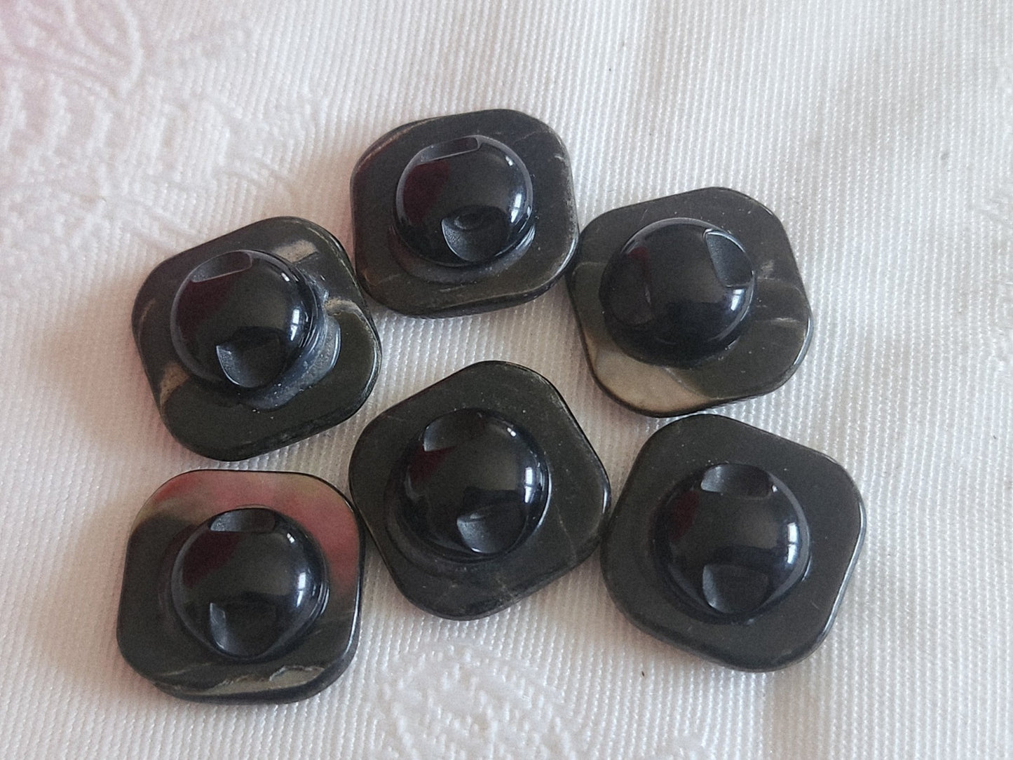 Lot 6 boutons vintage  en nacre gris  carré pied 1,5 cm ref 6234