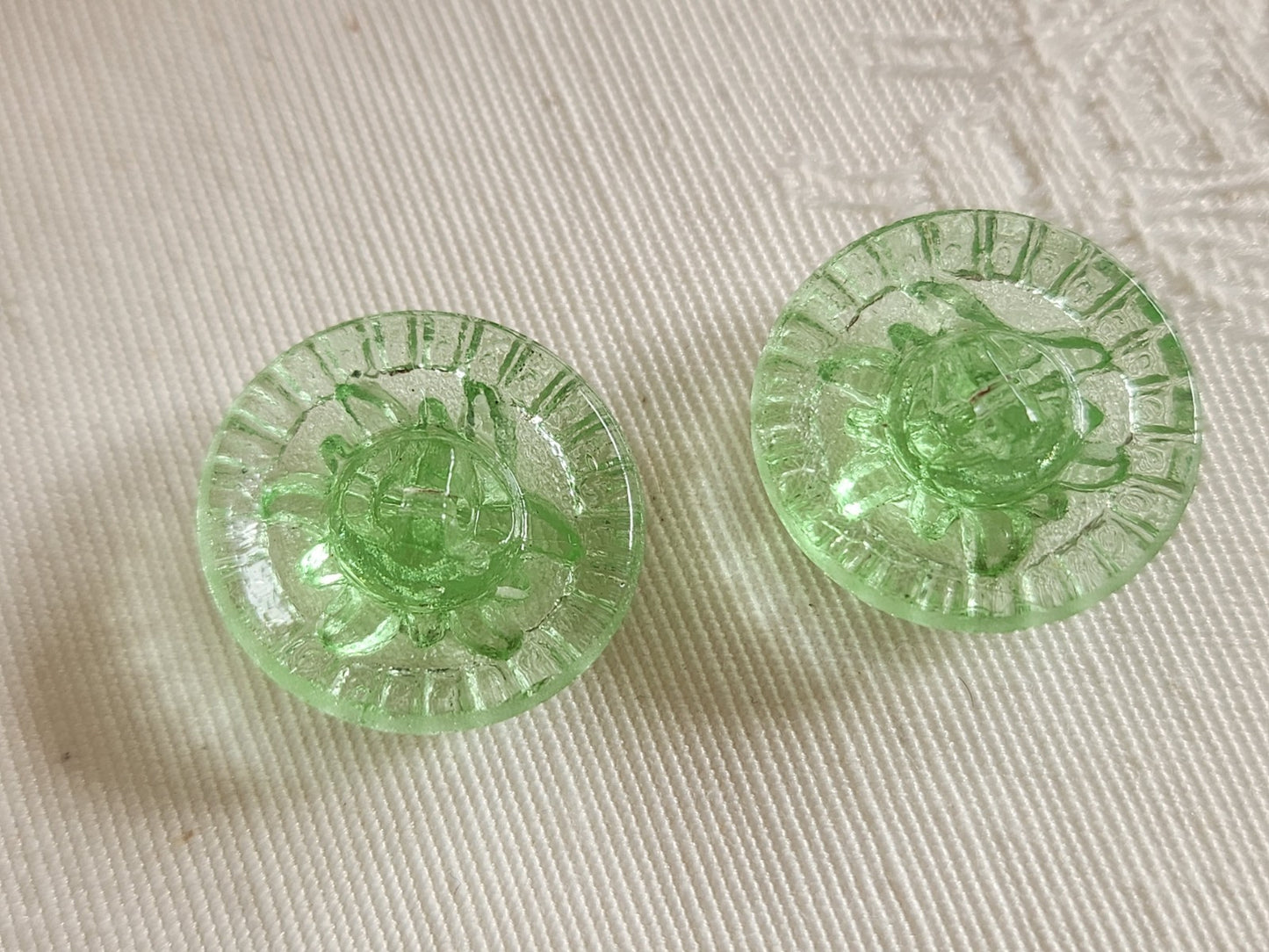 Duo boutons anciens en verre vintage fleur vert 1,8 cm ou 18 mm G7G