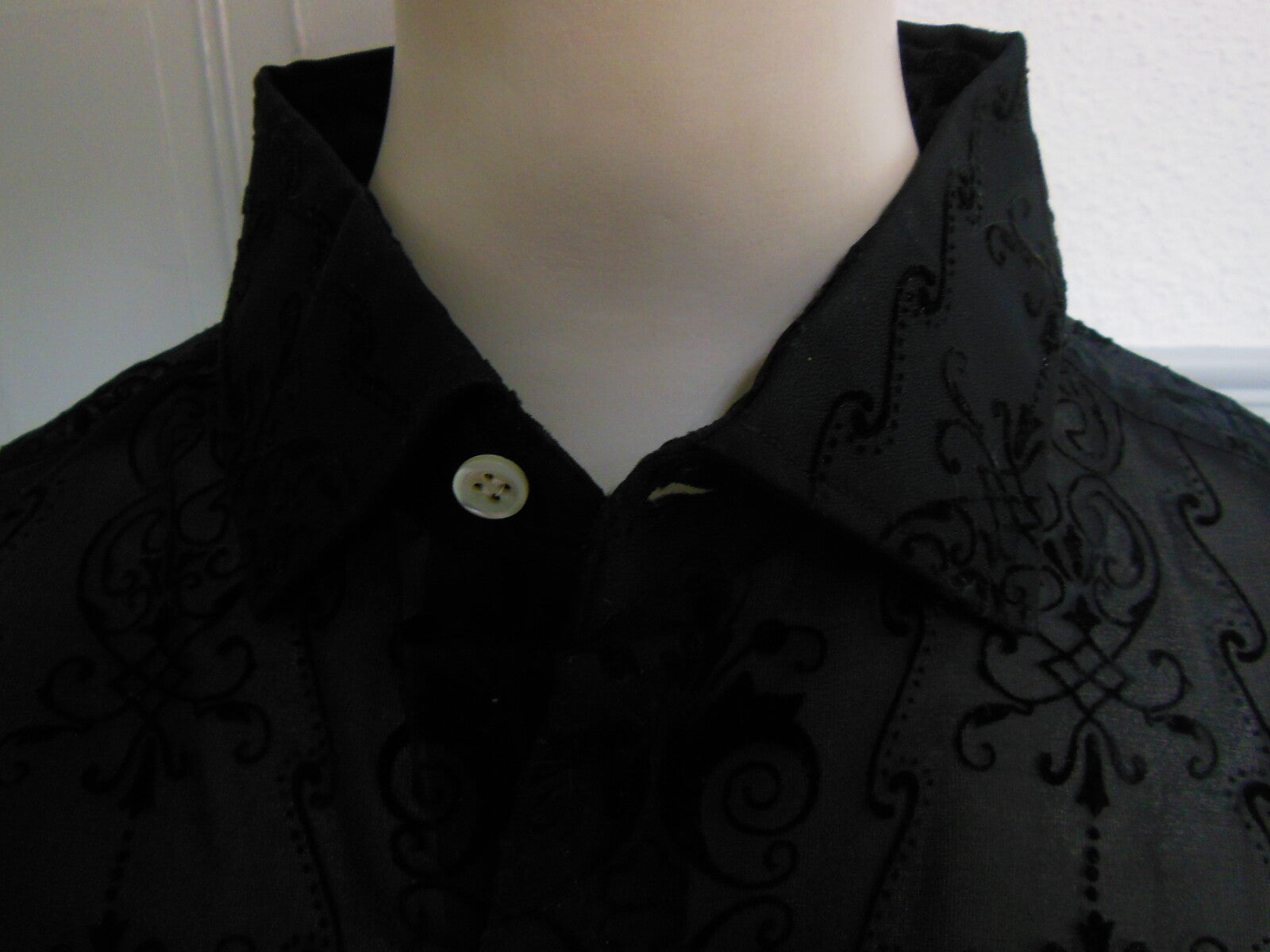 Pur vintage ancien  chemisier motif relief noir voilage ancien 40?  Ref PORT