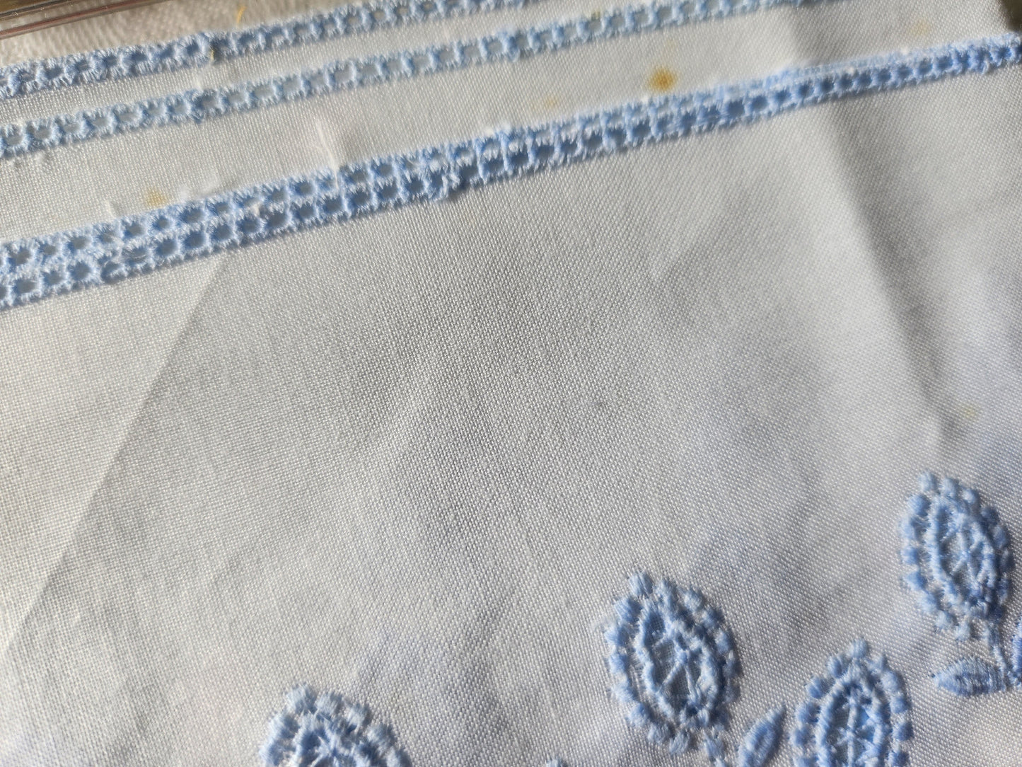 bordure galon feston bleu broderie au mètre sur 8,5 cm B6