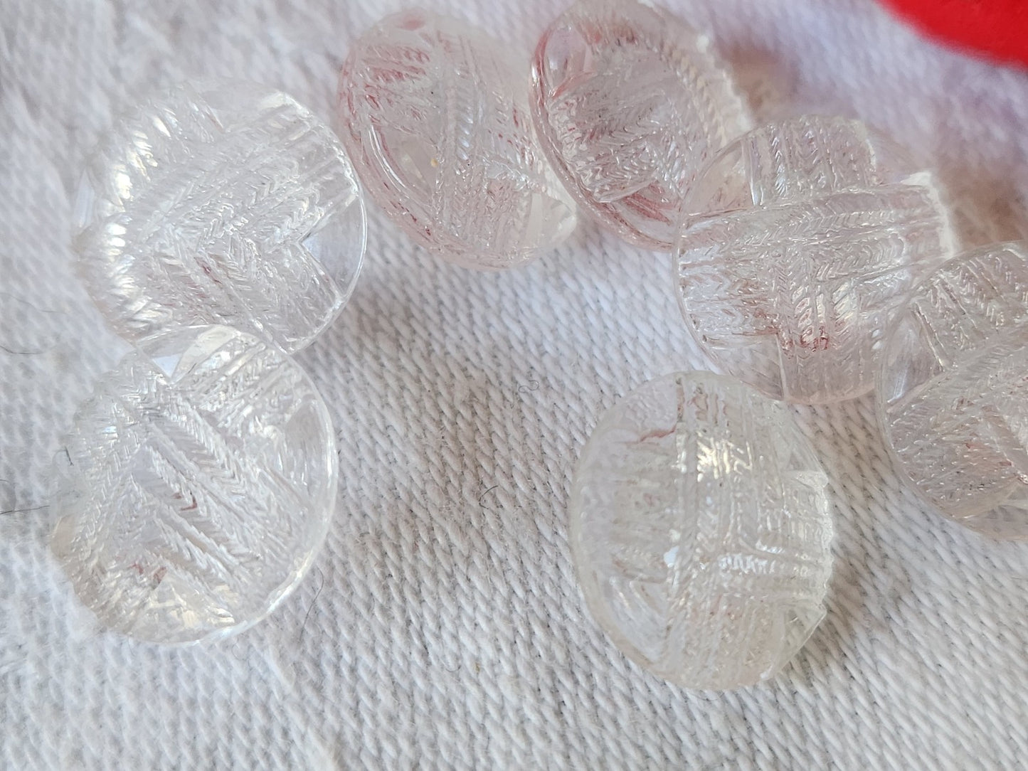 Lot 7 boutons anciens en verre transparent travaillé pied 1,3 cm ref 2873