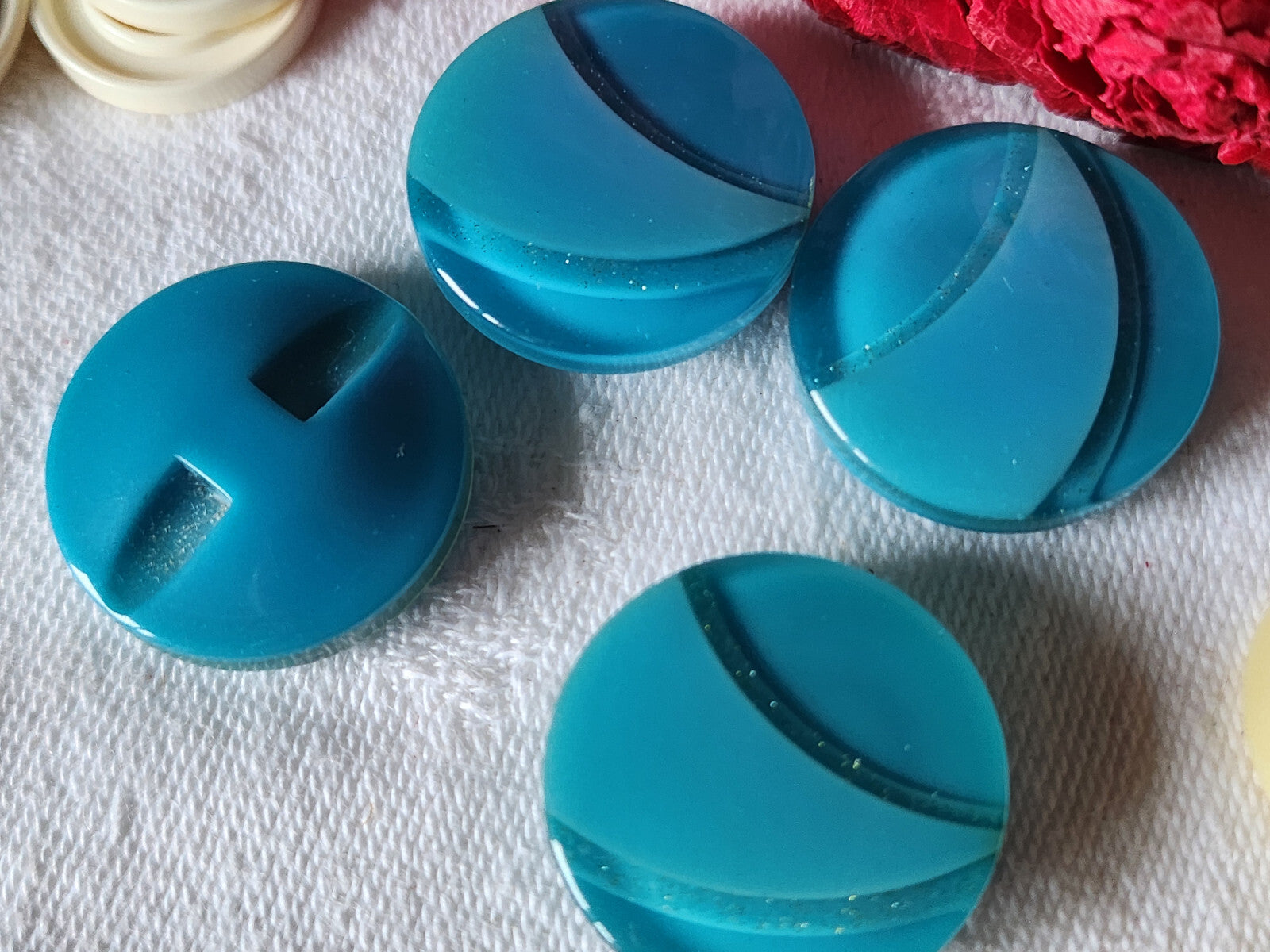 Lot 4 ravissants  boutons vintage bleu inclusion paillette pied 2,1 cm ref 1764