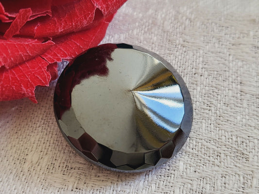 Gros bouton ancien en verre teinte hématite chapeau pourtour facette 2,7 cm D8F
